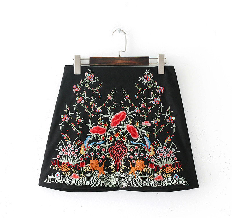 Elegant Black Embroidery Flower Decorated Mini Skirt,Skirts