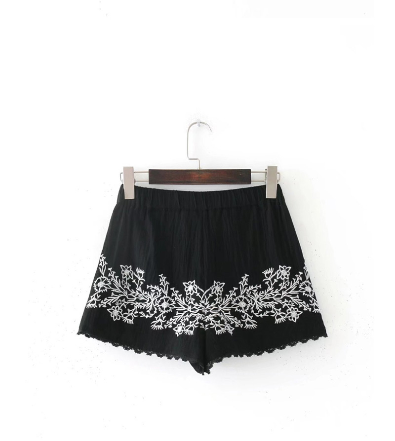 Vintage Black Embroidery Flower Decorated Shorts,Shorts