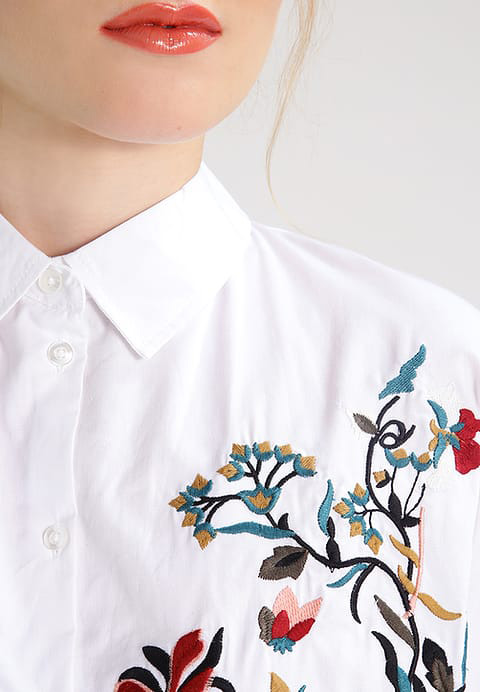 Fashion White Flower Pattern Decorated Shirt,Blouses