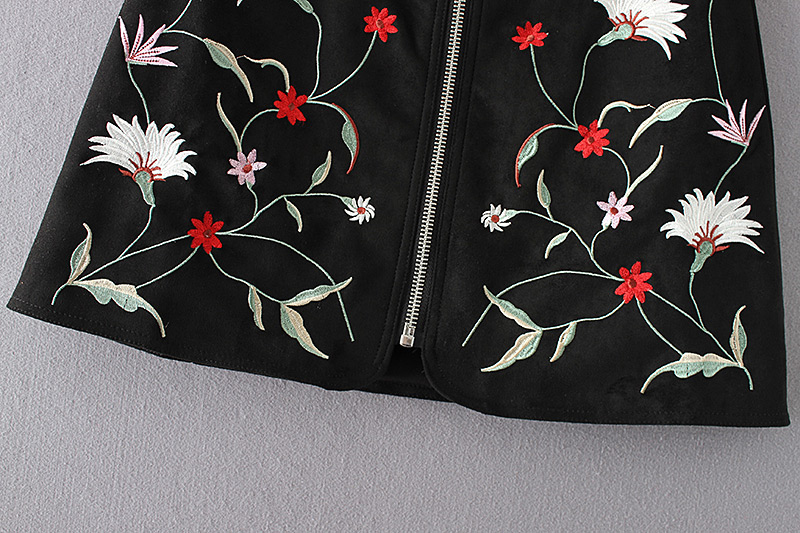 Fashion Black Embroidery Flower Decorated Skirt,Skirts