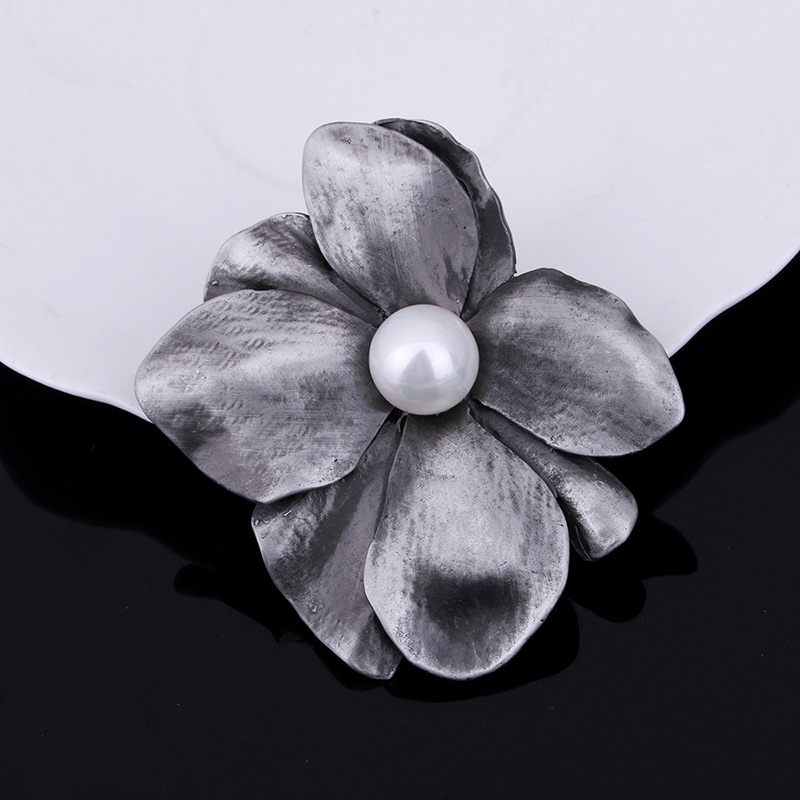 Elegant White Metal Folwer Decorated Brooch,Korean Brooches