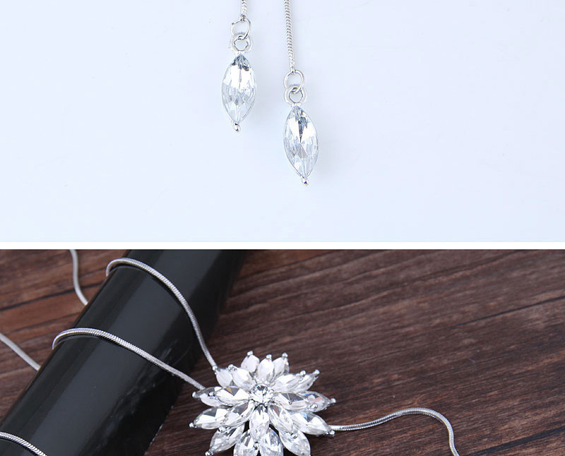 Elegant White Flower Shape Decorated Necklace,Multi Strand Necklaces