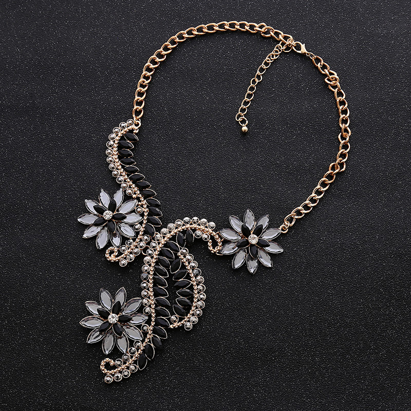 Luxury Black Flower Shape Decorated Necklace,Bib Necklaces