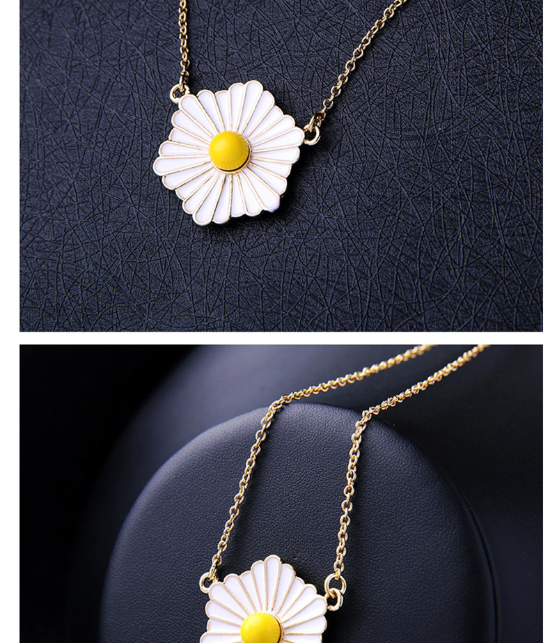 Lovely White Daisy Decorated Necklace,Pendants