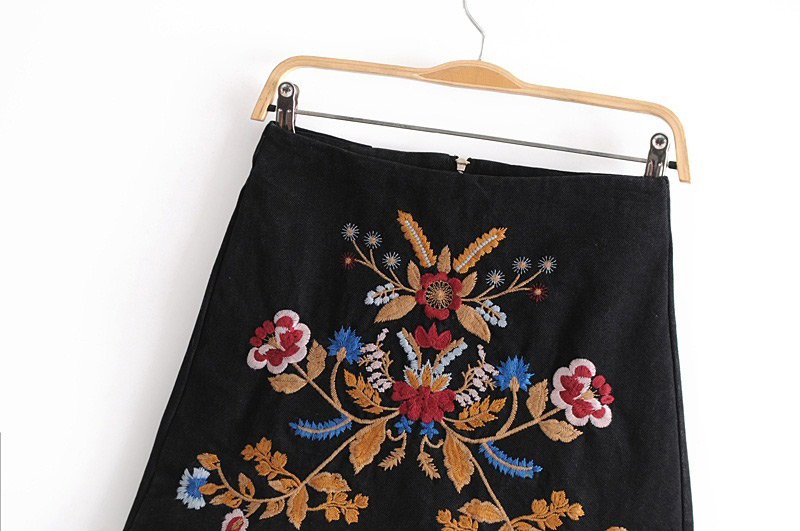 Fashion Black Embroidered Flower Decorated Skirt,Skirts
