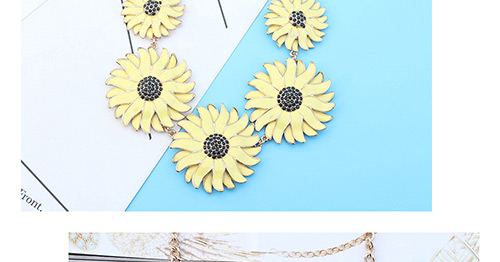 Vintage Yellow Daisy Shape Decorated Pure Color Necklace,Bib Necklaces