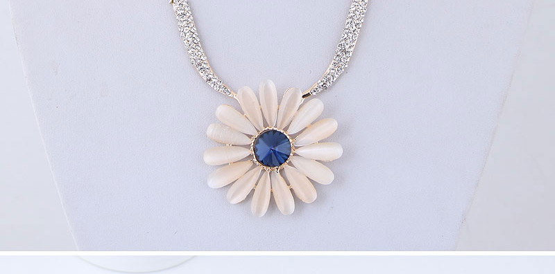 Fashion White Flower Shape Decorated Necklace,Pendants