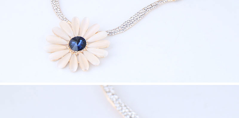 Fashion White Flower Shape Decorated Necklace,Pendants