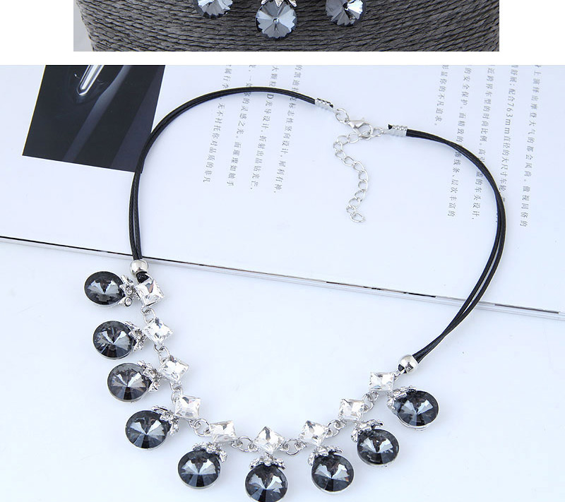 Fashion Gray Round Shape Decorated Necklace,Bib Necklaces