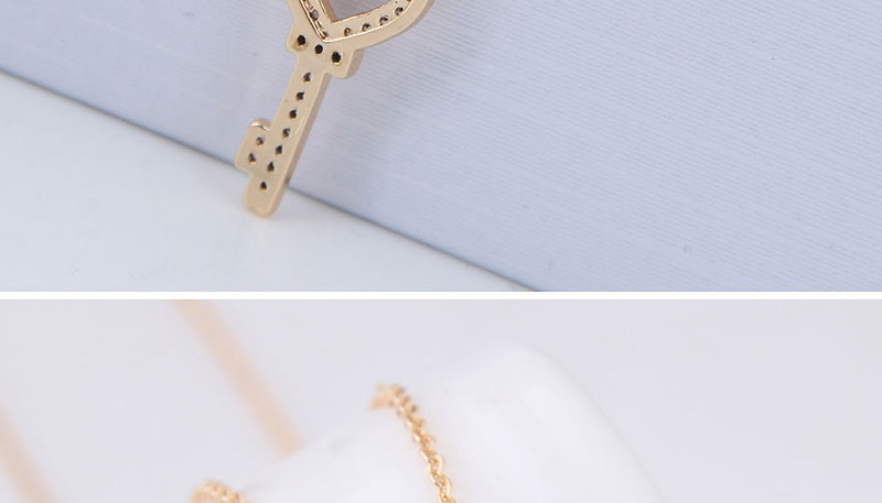 Elegant Gold Color Key Shape Pendant Decorated Necklace,Necklaces