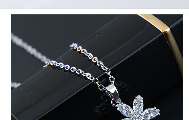 Elegant Silver Color Flower Pendant Decorated Necklace,Necklaces