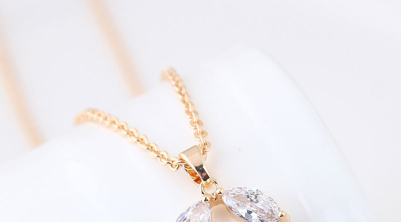 Elegant Gold Color Leaf Shape Pendant Decorated Necklace,Necklaces