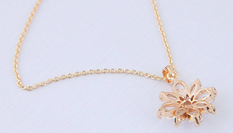 Elegant Gold Color Flower Pendant Decorated Necklace,Necklaces