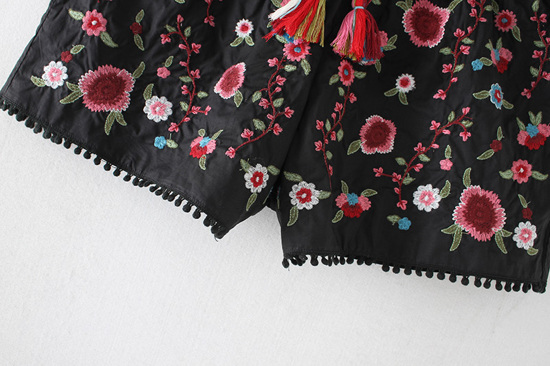 Fashion Black Flower Pattern Decorated Shorts,Shorts