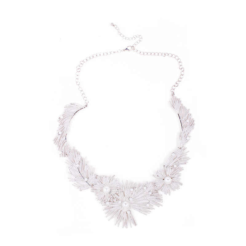Fashion White Flower Shape Decorated Necklace,Bib Necklaces