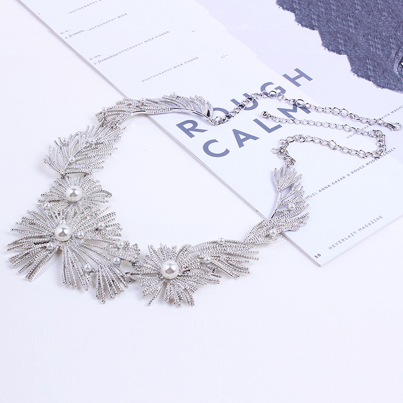 Fashion White Flower Shape Decorated Necklace,Bib Necklaces