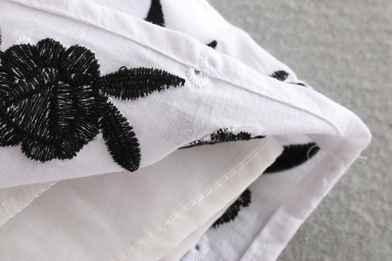 Fashion White Flower Pattern Decorated Pants,Shorts