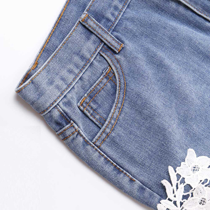 Fashion White Flower Pattern Decorated Short Pants,Shorts