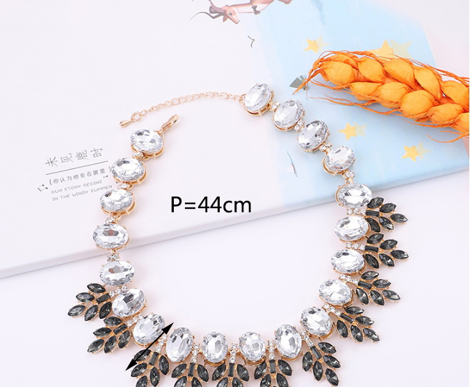 Elegant White+black Leaf Shape Design Color Matching Necklace,Bib Necklaces