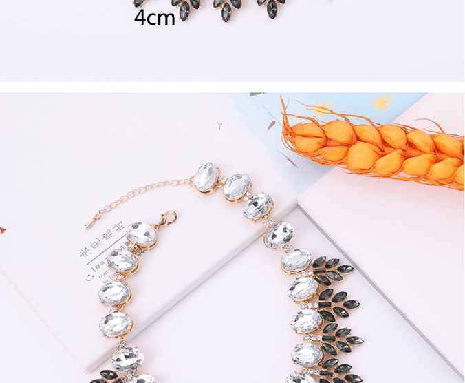 Elegant White+black Leaf Shape Design Color Matching Necklace,Bib Necklaces