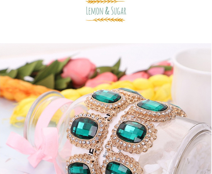 Elegant Green Square Shape Diamond Decorated Necklace,Bib Necklaces
