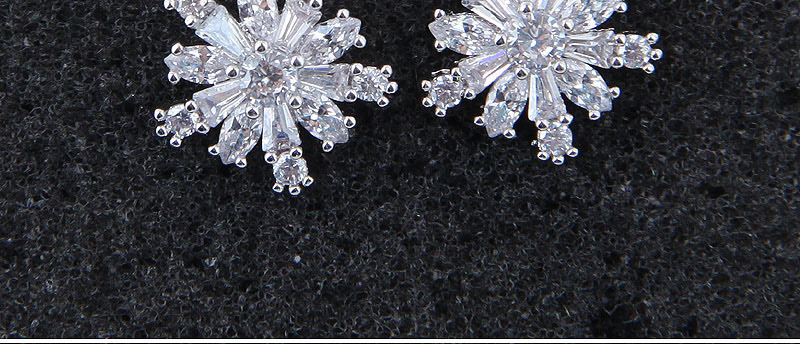Elegant White Sun Flower Shape Design Earrings,Stud Earrings