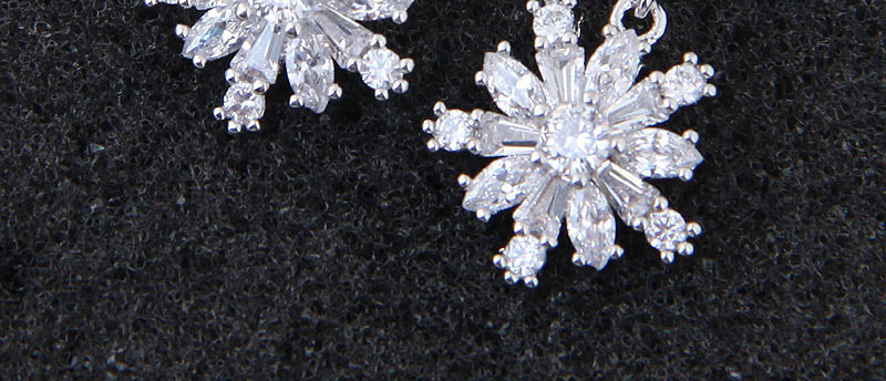 Elegant White Sun Flower Shape Design Earrings,Stud Earrings