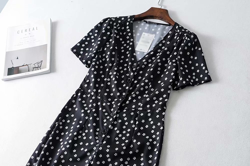 Fashion Black And White Polka Dot Flower Print V-neck Low-cut Jumpsuit,Pants