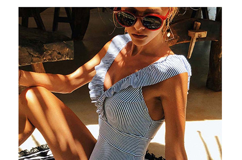  Powder Stripe Ruffled Striped One-piece Swimsuit,One Pieces