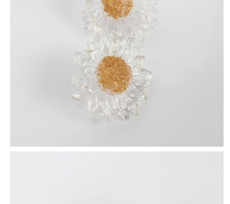 Fashion Transparent White Daisy Petals Transparent Acrylic Earrings,Stud Earrings