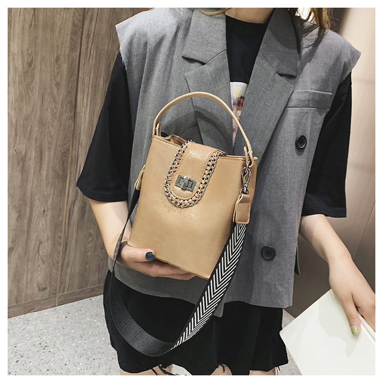 Fashion Black Chain Lock: Shoulder Bag: Shoulder Bag,Handbags