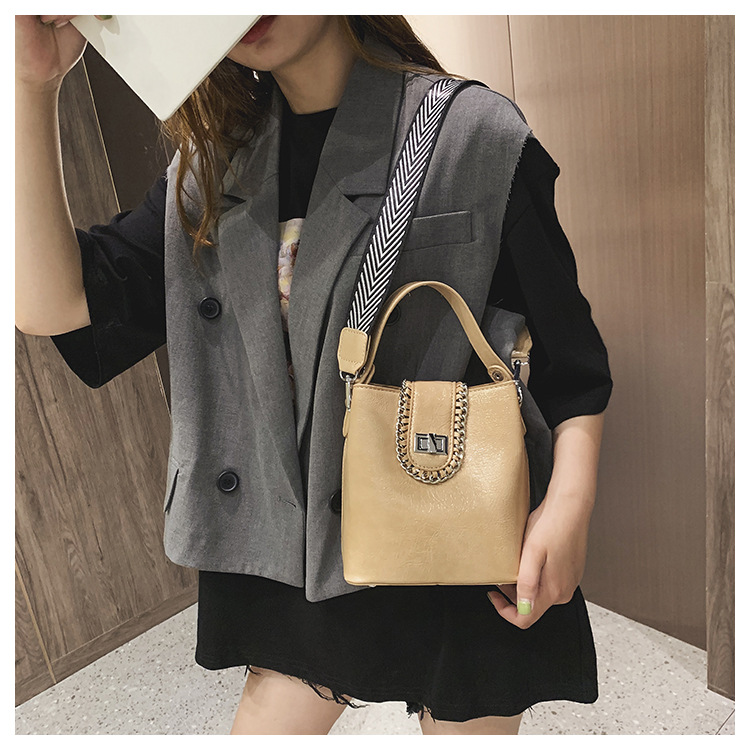 Fashion Black Chain Lock: Shoulder Bag: Shoulder Bag,Handbags
