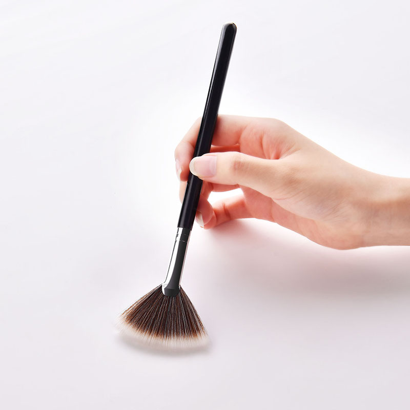 Fashion Black And Silver Single Small Fan-shaped Makeup Brush,Beauty tools