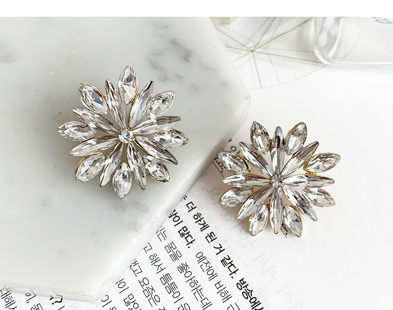 Fashion Champagne Alloy Diamond Flower Earrings,Stud Earrings