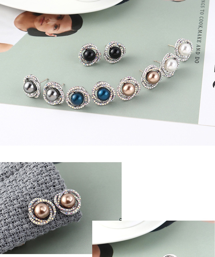 Fashion Black Pearl Stud Earrings - Flower Cluster,Stud Earrings
