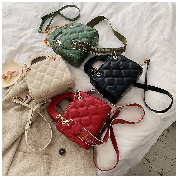 Fashion Red Lingge Chain Hand Shoulder Shoulder Bag,Handbags