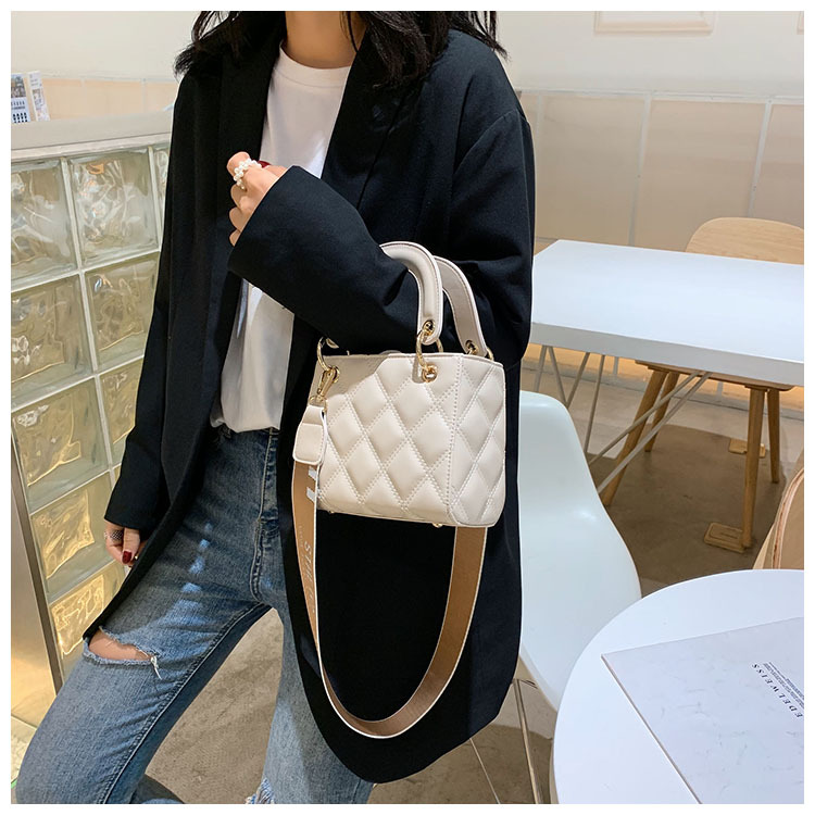 Fashion Black Lingge Chain Hand Shoulder Shoulder Bag,Handbags