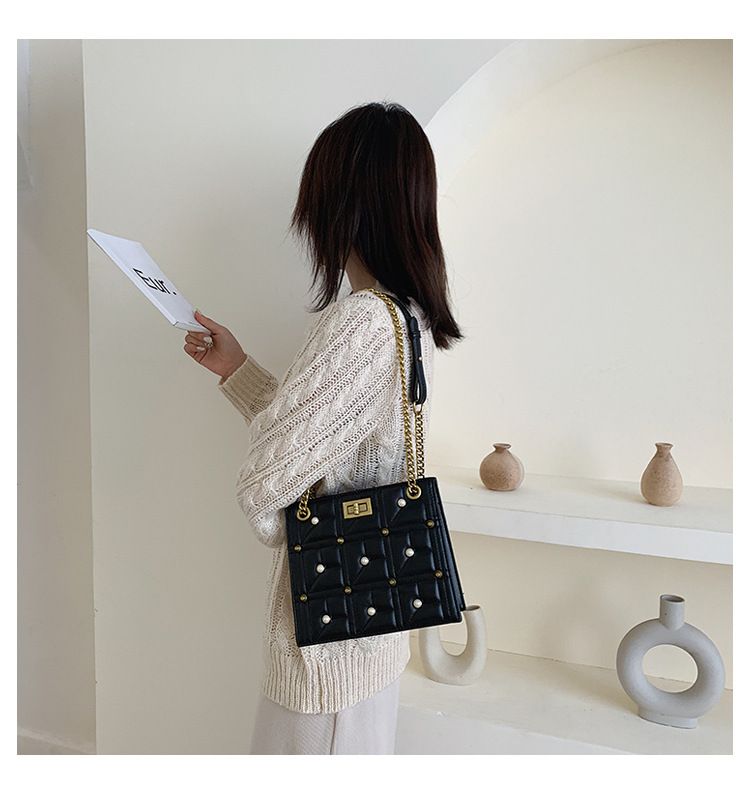 Fashion Black Rhombic Rivet Pearl Portable Messenger Bag,Handbags