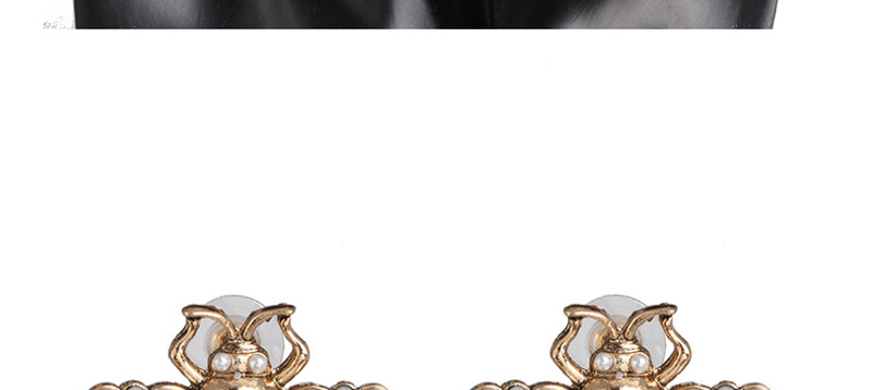 Fashion Gold Pearl Bee Earrings,Stud Earrings