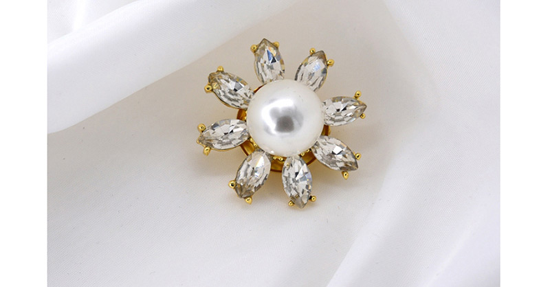 Fashion White Three-dimensional Daisy Crystal Flower Brooch,Korean Brooches
