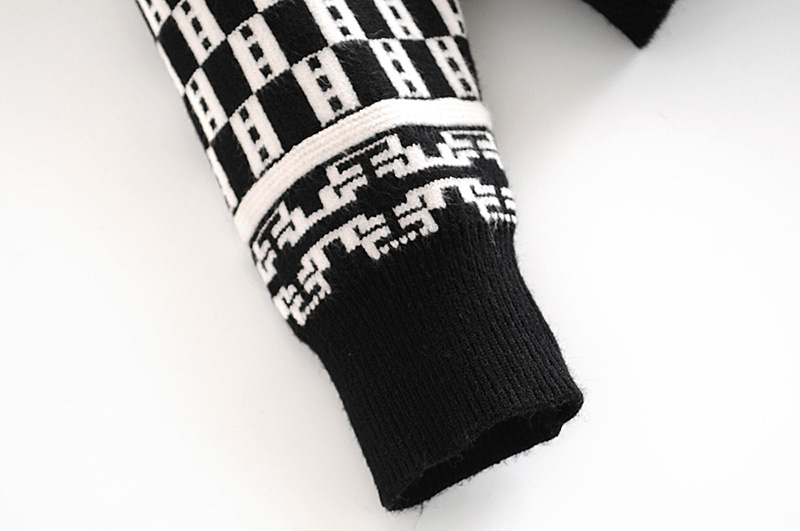 Fashion Black Black And White Arrow Geometric Cardigan,Sweater