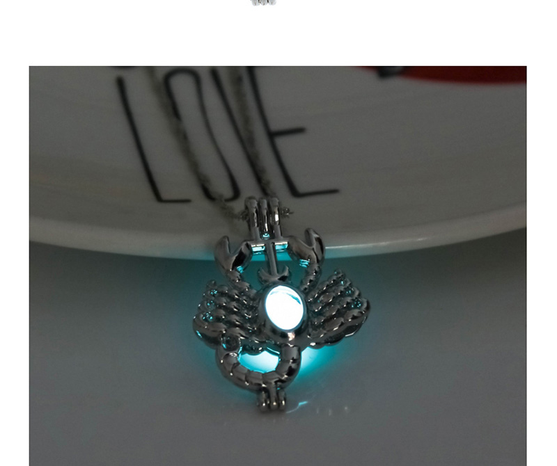 Fashion Box Color Random Scorpion Luminous Necklace,Household goods