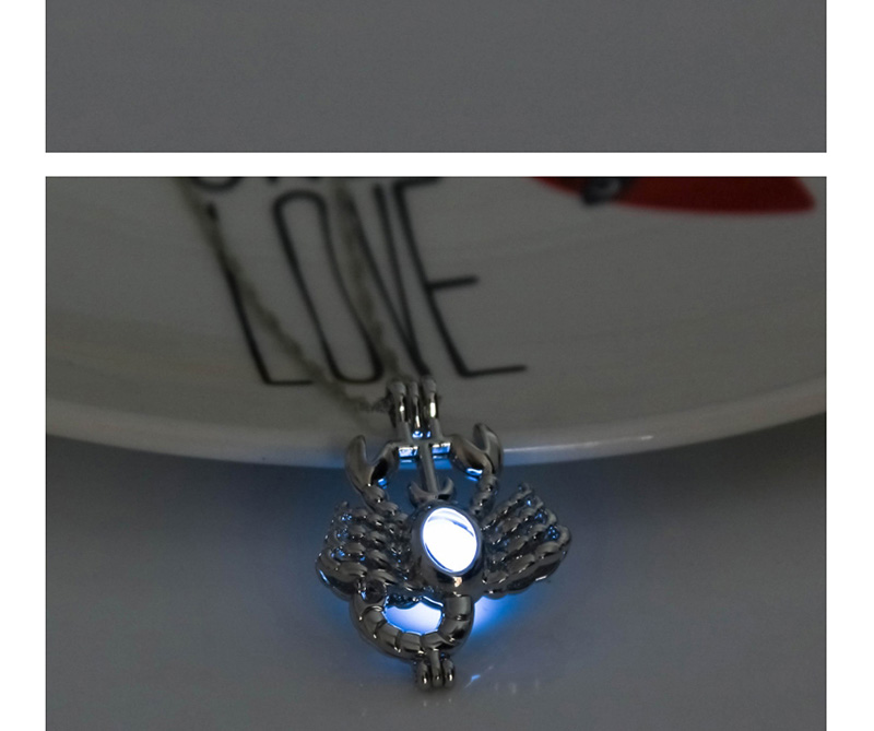 Fashion Uv Lamp Color Random (with Battery) Scorpion Luminous Necklace,Household goods