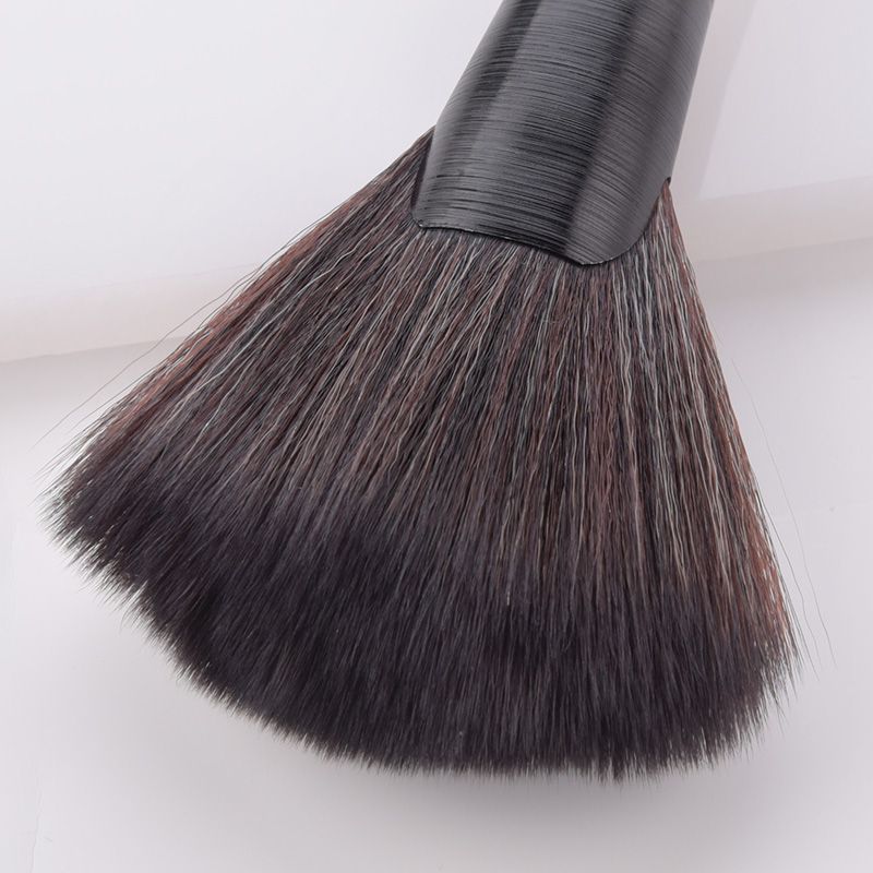 Fashion Black Single-piece Brushed Bright Black Handle Fan-shaped Makeup Brush,Beauty tools
