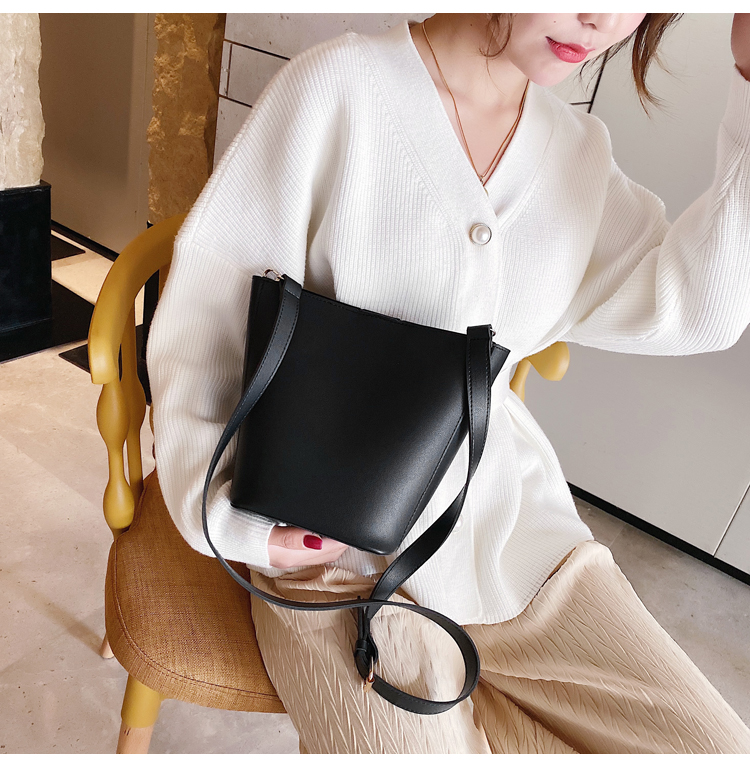 Fashion Black Solid Color One-shoulder Diagonal Scorpion Mother Bag,Shoulder bags