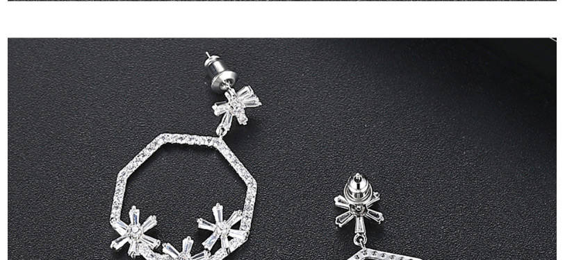 Fashion Platinum Copper Inlaid Zircon Snowflake Stud Earrings,Earrings