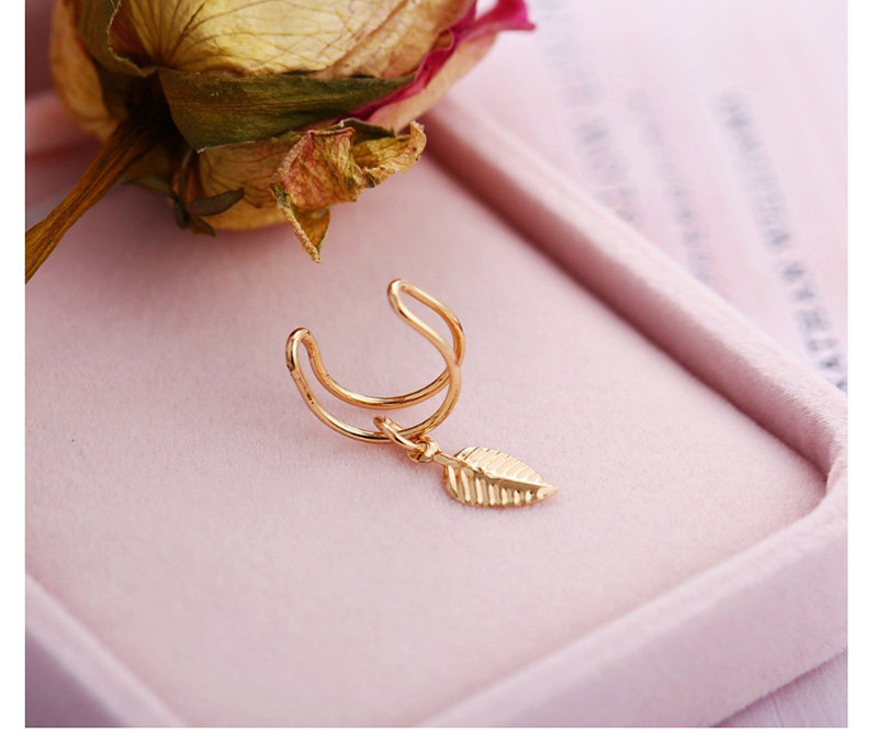 Fashion Golden Leaf Embossed C-shaped Ear Clip,Clip & Cuff Earrings