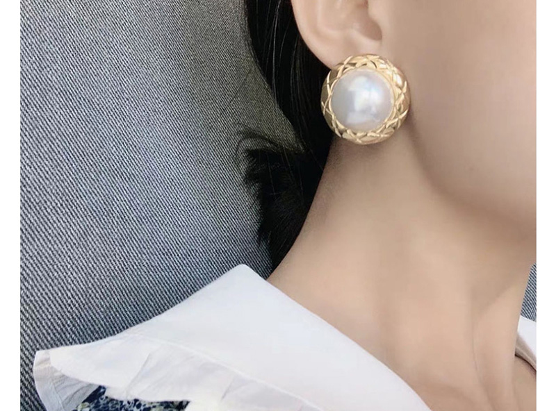 Fashion Beige Button Pearl Earrings,Stud Earrings