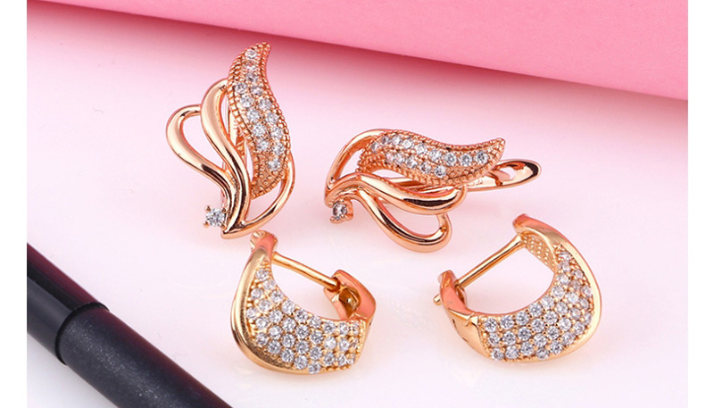 Fashion Golden Alloy Diamond And Feather Geometric Earrings,Earrings