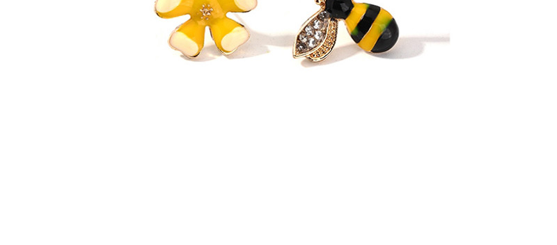 Fashion Yellow Asymmetric Flower Painting Bee Earrings With Diamonds,Stud Earrings